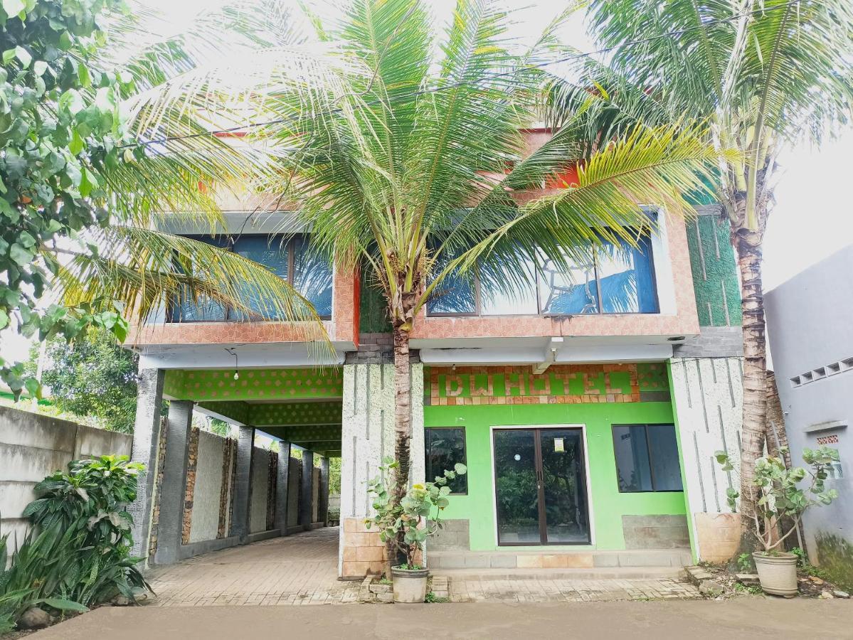 Oyo 90093 Dw Hotel Malang Exteriör bild
